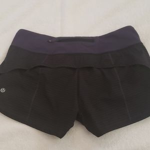 Lululemon speed shorts size 6 black stripe